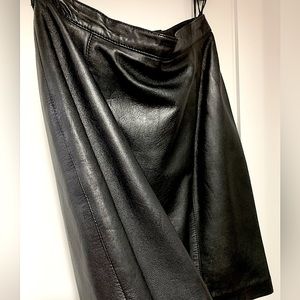 Soft genuine leather skirt with lining. Made in Turkey, size petite 6.